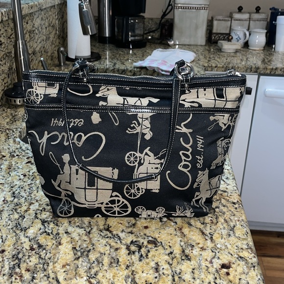 Coach Black and Cream Tote Bag - Picture 2 of 6